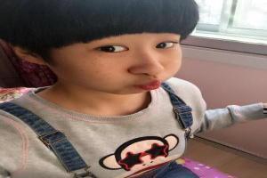 漆黑的眼里都是始料未及的笑意。 自此